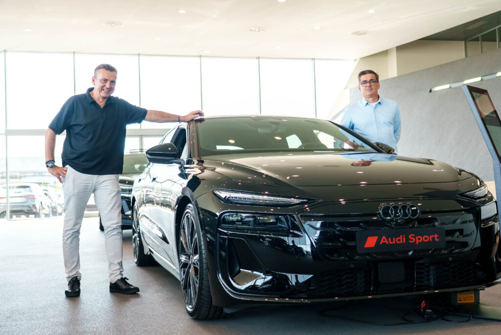Alen Bobeta, chef de site, et Pierre-Emmanuel Trossat, chef des ventes, dans la concession Audi BYmyCAR Dijon-Beaune